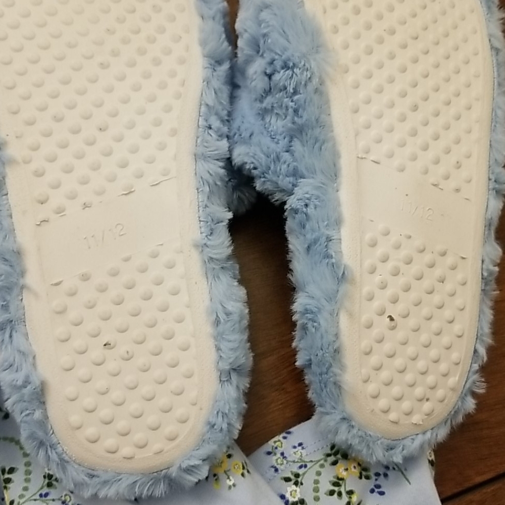 Sleepware Set With Matching Slippers - image 5